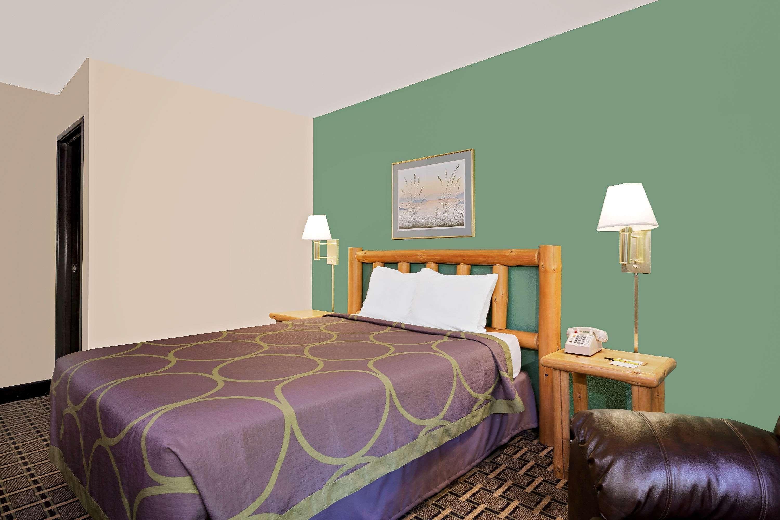 Super 8 By Wyndham Cloquet Hotel Exterior foto