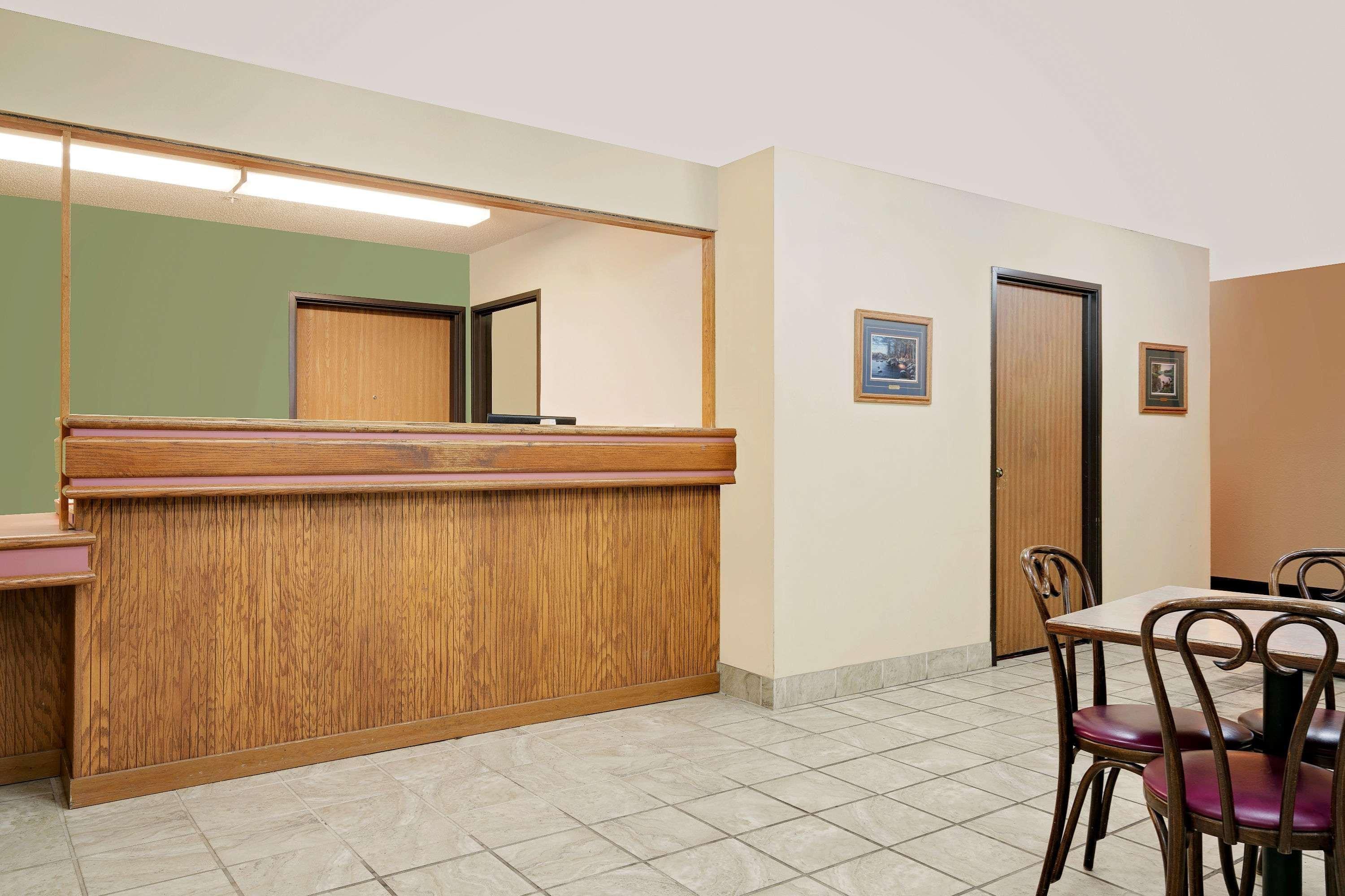 Super 8 By Wyndham Cloquet Hotel Exterior foto